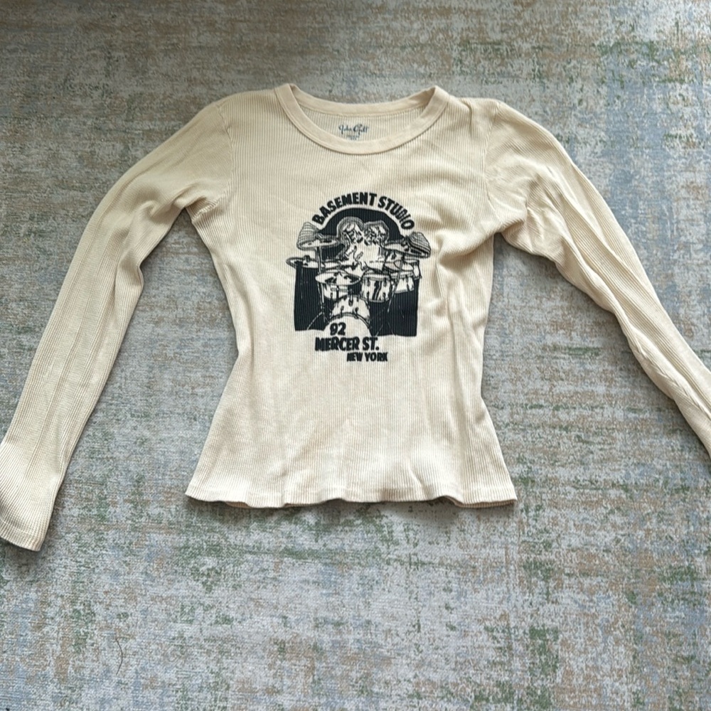Long sleeve beige graphic tee